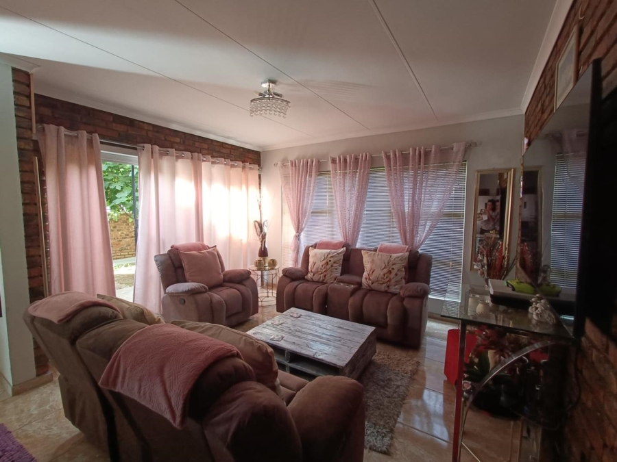 3 Bedroom Property for Sale in Heuwelsig Free State
